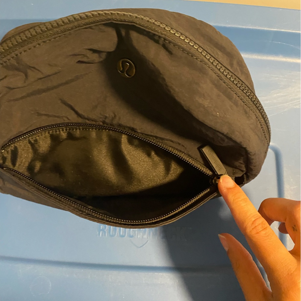 🍉Lululemon city essential pouch 4 litre - Picture 6 of 6